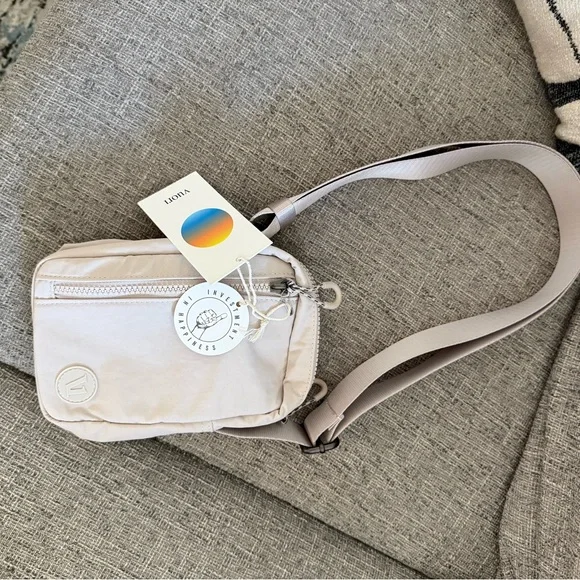Vuori “All Around” Crossbody - Picture 1 of 3